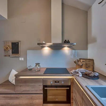 Figlica For 6 People Near Umag With Private Pool, Jacuzzi & Sea View - Pet Friendly Vilanija