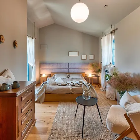 Villa Figlica For 6 People Near Umag With Private Pool, Jacuzzi & Sea View - Pet Friendly Vilanija