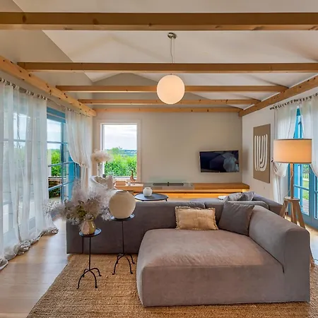 Villa Figlica For 6 People Near Umag With Private Pool, Jacuzzi & Sea View - Pet Friendly