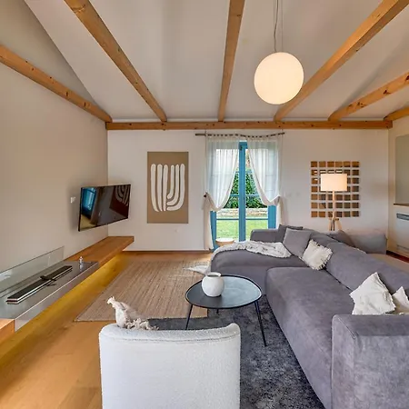 Figlica For 6 People Near Umag With Private Pool, Jacuzzi & Sea View - Pet Friendly Villa Vilanija