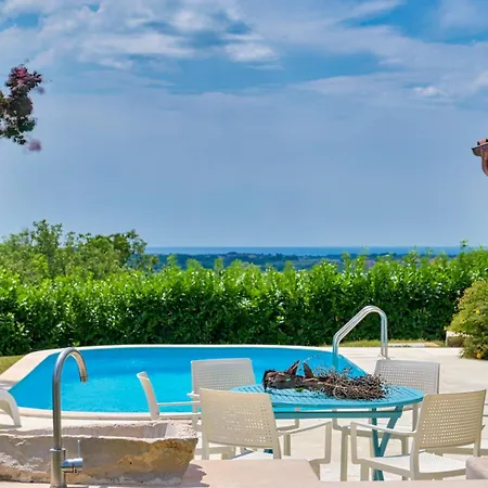 Villa Figlica For 6 People Near Umag With Private Pool, Jacuzzi & Sea View - Pet Friendly Vilanija