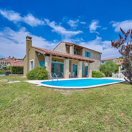 Figlica For 6 People Near Umag With Private Pool, Jacuzzi & Sea View - Pet Friendly Vilanija