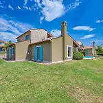 Figlica For 6 People Near Umag With Private Pool, Jacuzzi & Sea View - Pet Friendly Vilanija