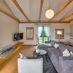 Figlica For 6 People Near Umag With Private Pool, Jacuzzi & Sea View - Pet Friendly Vila Vilanija
