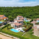 Figlica For 6 People Near Umag With Private Pool, Jacuzzi & Sea View - Pet Friendly Vila Vilanija