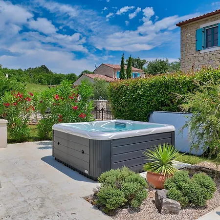 Villa Figlica For 6 People Near Umag With Private Pool, Jacuzzi & Sea View - Pet Friendly *