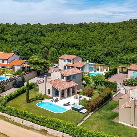 Figlica For 6 People Near Umag With Private Pool, Jacuzzi & Sea View - Pet Friendly Villa Vilanija