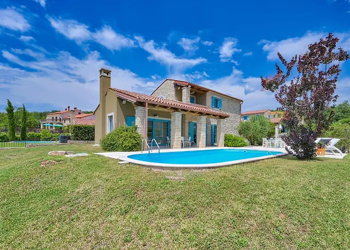 Figlica For 6 People Near Umag With Private Pool, Jacuzzi & Sea View - Pet Friendly