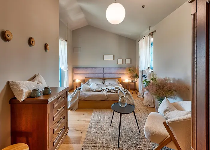 Villa Figlica For 6 People Near Umag With Private Pool, Jacuzzi & Sea View - Pet Friendly Vilanija