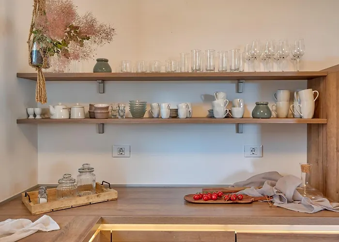 Villa Figlica For 6 People Near Umag With Private Pool, Jacuzzi & Sea View - Pet Friendly Vilanija