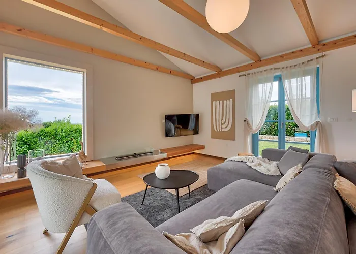 Figlica For 6 People Near Umag With Private Pool, Jacuzzi & Sea View - Pet Friendly Villa