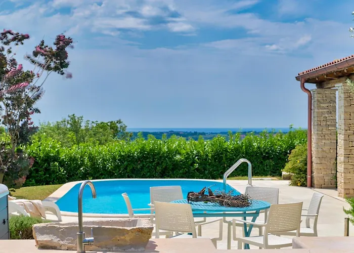 Villa Figlica For 6 People Near Umag With Private Pool, Jacuzzi & Sea View - Pet Friendly Vilanija