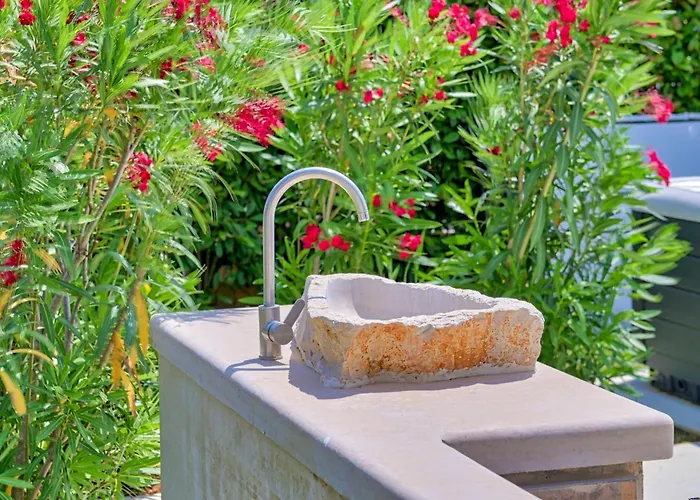 Figlica For 6 People Near Umag With Private Pool, Jacuzzi & Sea View - Pet Friendly